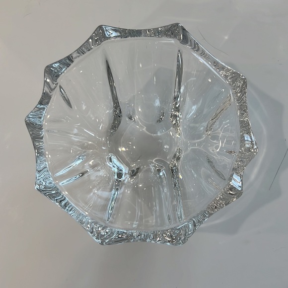 Vintage glass nut bowl - Picture 2 of 4